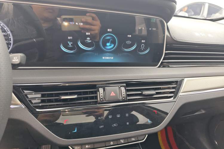 Used Hongqi HS5 2022 Revised Version 2.0T Smart Connect Flagship Edition Audio And AC Panel