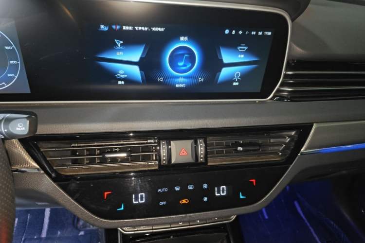 Used Hongqi HS5 2022 Revised Version 2.0T Smart Connect Flagship Edition Audio And AC Panel