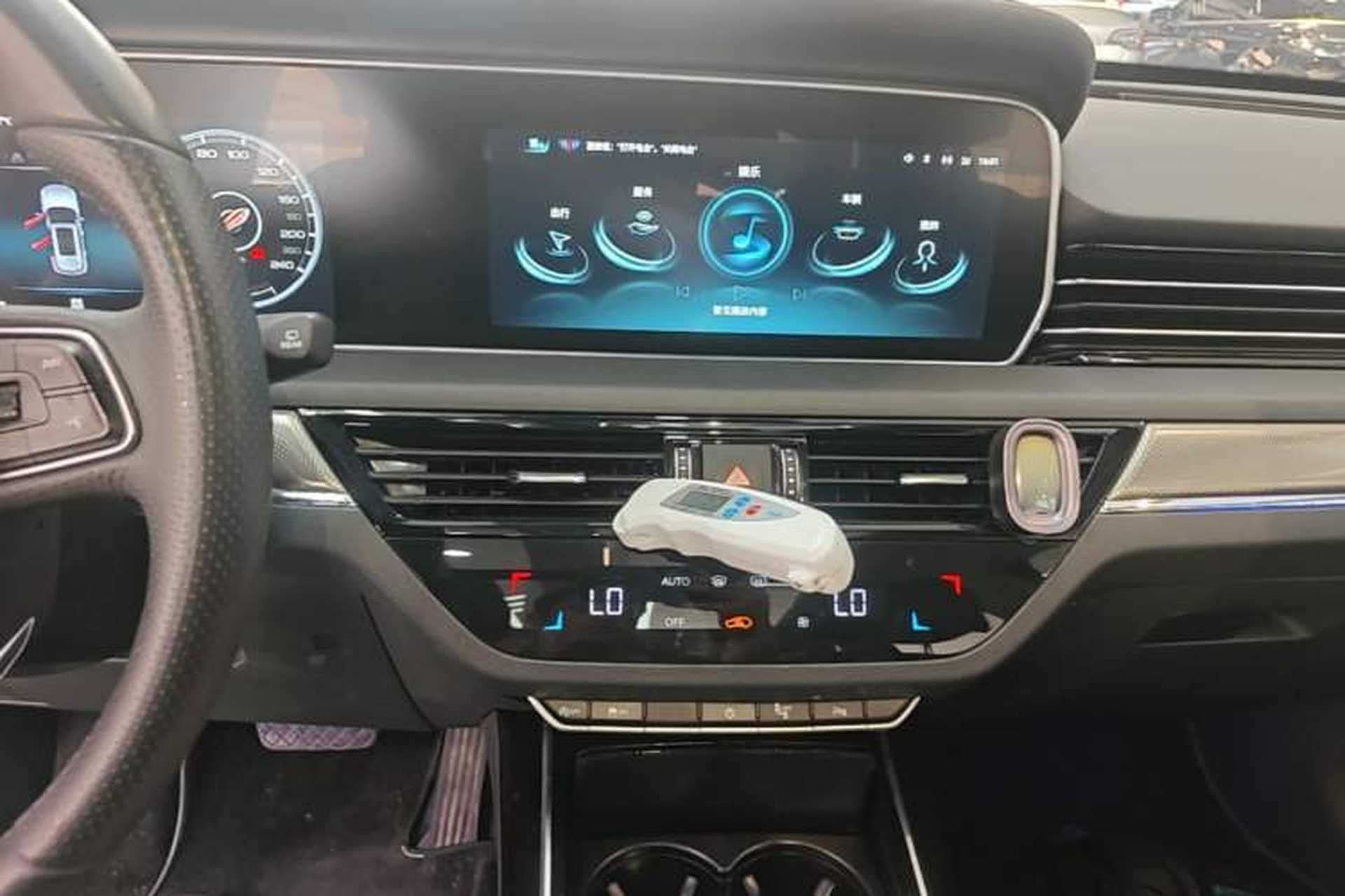 Used Hongqi HS5 2022 Revised Version 2.0T Smart Connect Flagship Edition Audio And AC Panel