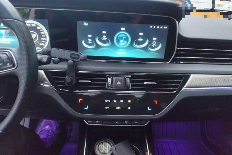 Used Hongqi HS5 2022 Revised Version 2.0T Smart Connect Flagship Edition Audio And AC Panel