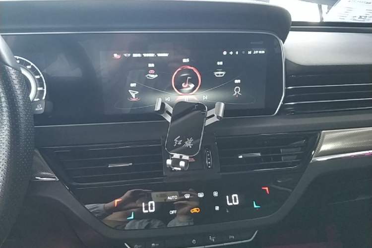 Used Hongqi HS5 2022 Revised Version 2.0T Smart Connect Flagship Edition Audio And AC Panel