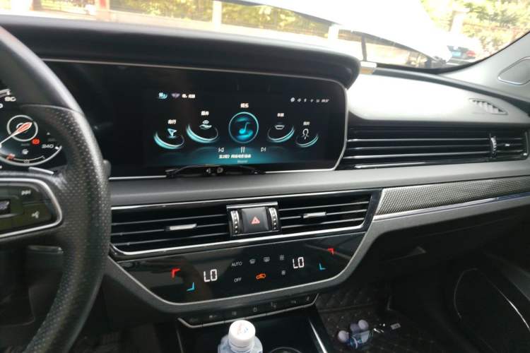 Used Hongqi HS5 2022 2.0T Smart Connect Flagship All-Wheel-Drive Version Audio And AC Panel