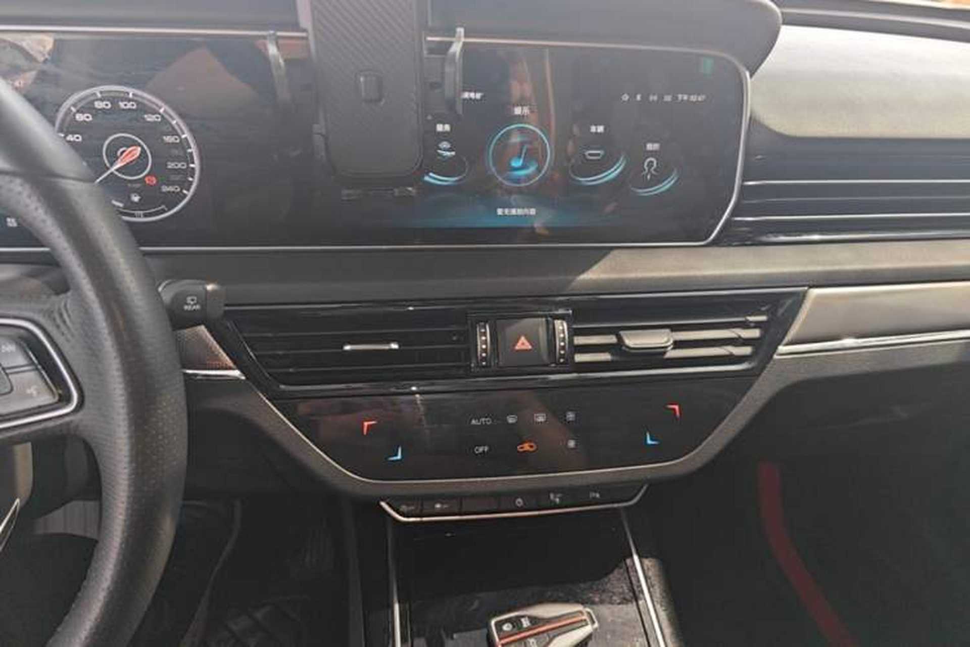 Used Hongqi HS5 2022 Facelifted Version 2.0T Smart Connect Flagship All-Wheel-Drive Edition Audio And AC Panel