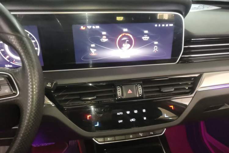 Used Hongqi HS5 2022 Revised Version 2.0T Smart Connect Flagship Edition Audio And AC Panel