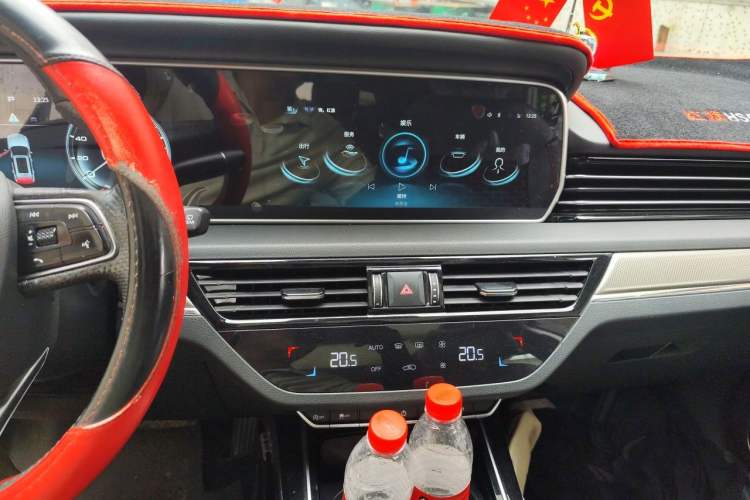 Used Hongqi HS5 2022 Revised Version 2.0T Smart Connect Flagship Edition Audio And AC Panel