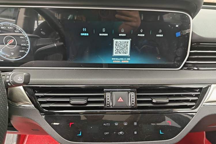 Used Hongqi HS5 2022 Revised Version 2.0T Smart Connect Flagship Edition Audio And AC Panel