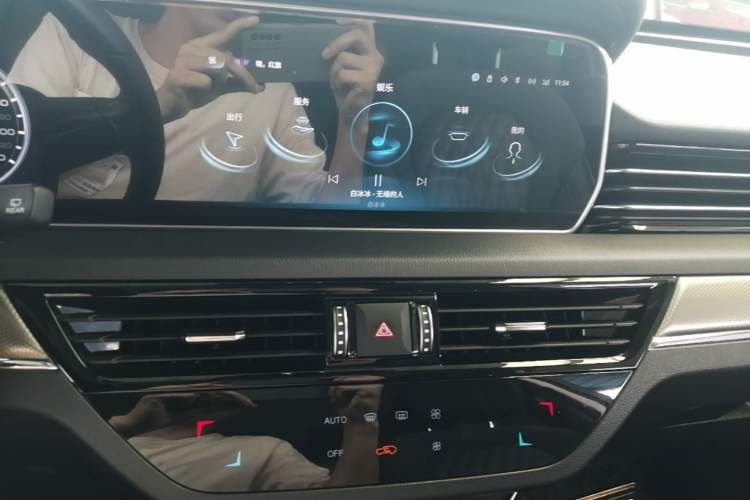 Used Hongqi HS5 2022 Revised Version 2.0T Smart Connect Flagship Edition Audio And AC Panel