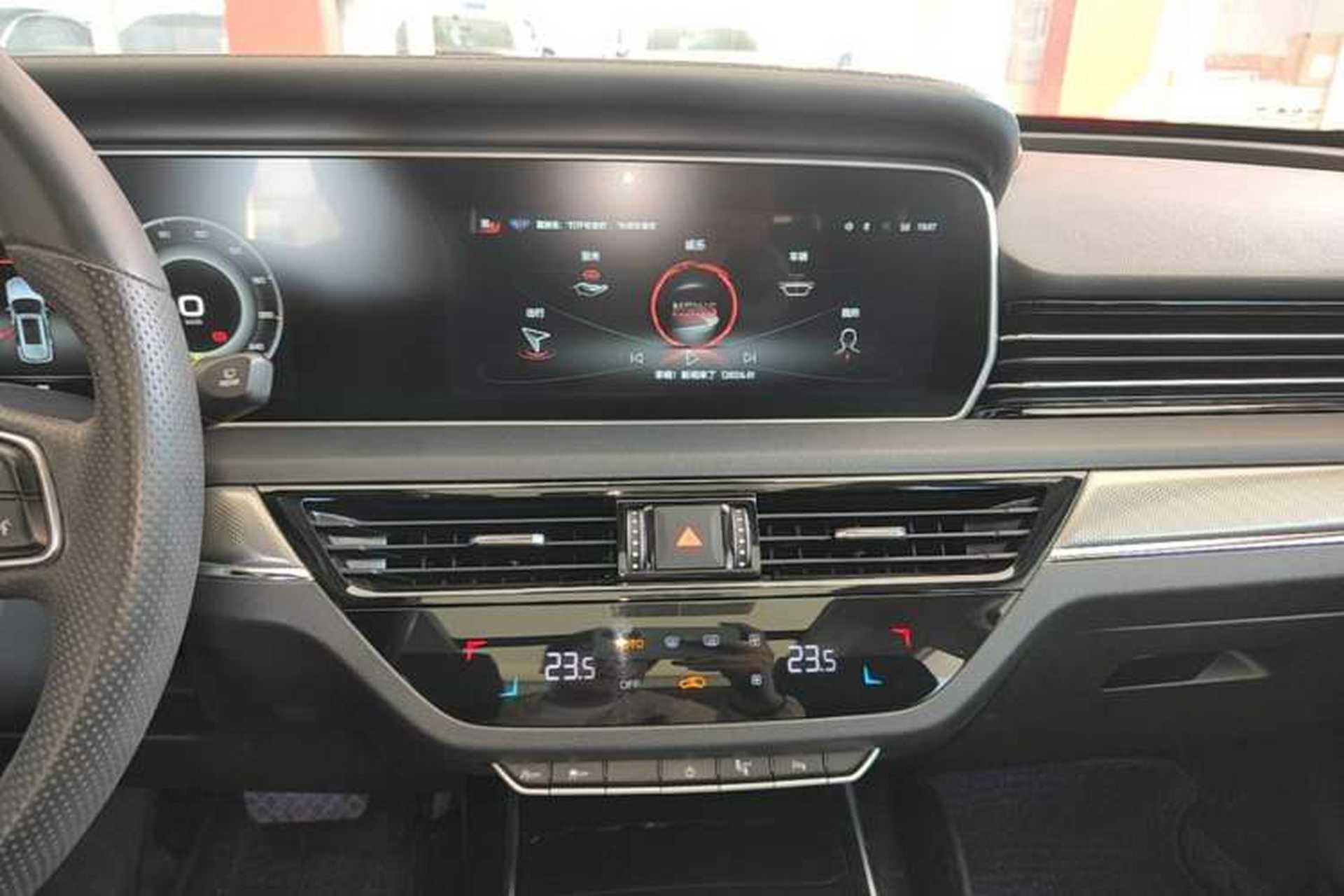 Used Hongqi HS5 2022 Revised Version 2.0T Smart Connect Flagship Edition Audio And AC Panel