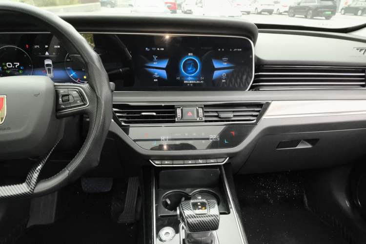 Used Hongqi HS5 2022 Facelifted Version 2.0T Smart Connect Flagship All-Wheel-Drive Edition Audio And AC Panel