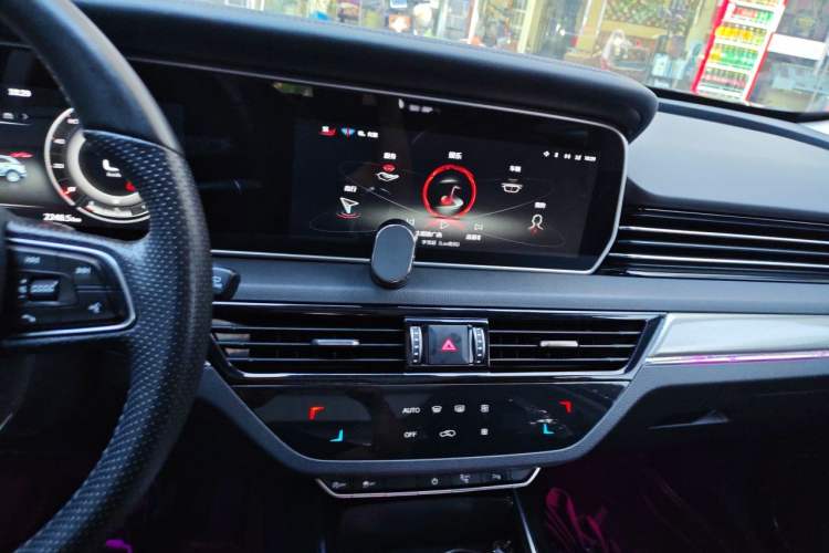 Used Hongqi HS5 2022 2.0T Smart Connect Flagship Edition Audio And AC Panel