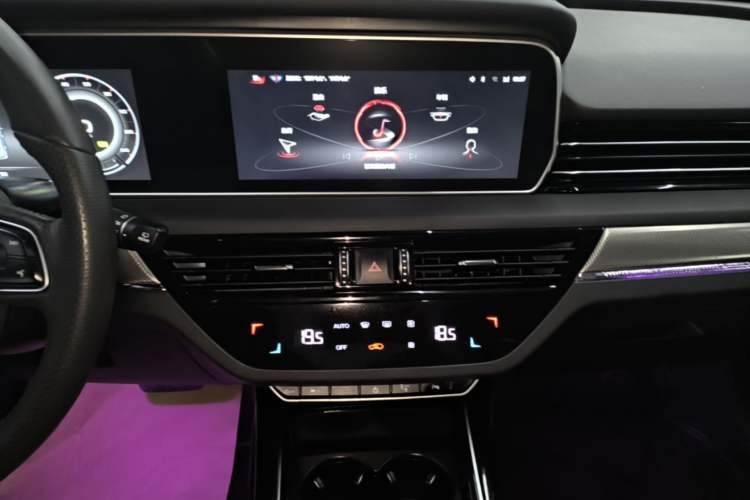 Used Hongqi HS5 2022 Revised Version 2.0T Smart Connect Flagship Edition Audio And AC Panel