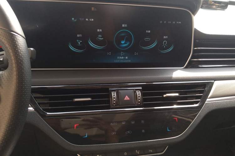 Used Hongqi HS5 2022 Facelifted Version 2.0T Smart Connect Flagship All-Wheel-Drive Edition Audio And AC Panel