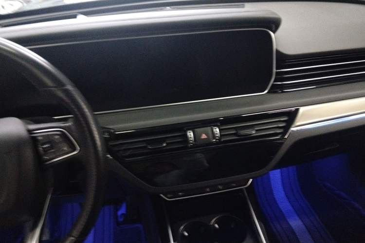 Used Hongqi HS5 2022 Facelifted Version 2.0T Smart Connect Flagship All-Wheel-Drive Edition Audio And AC Panel