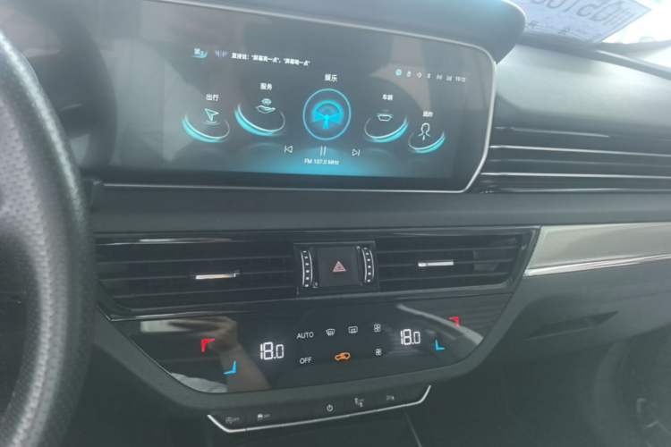 Used Hongqi HS5 2022 Facelifted Version 2.0T Smart Connect Flagship All-Wheel-Drive Edition Audio And AC Panel