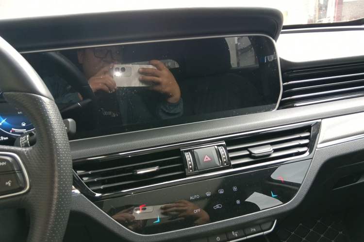 Used Hongqi HS5 2022 Revised Version 2.0T Smart Connect Flagship Edition Audio And AC Panel