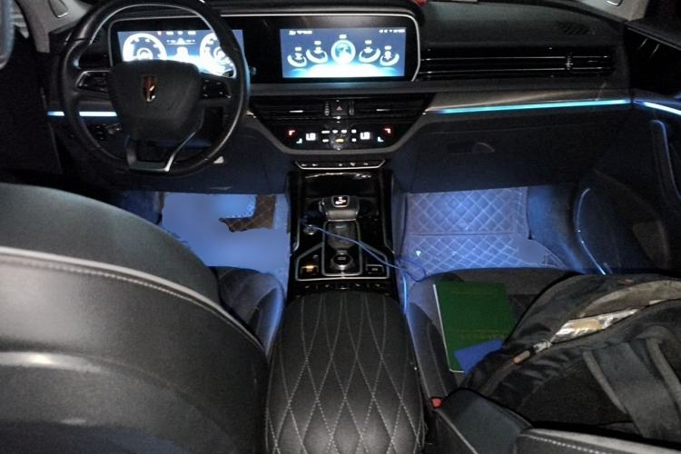 Used Hongqi HS5 2022 Revised Version 2.0T Smart Connect Flagship Edition Center Console