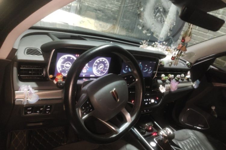 Used Hongqi HS5 2022 Revised Version 2.0T Smart Connect Flagship Edition Center Console