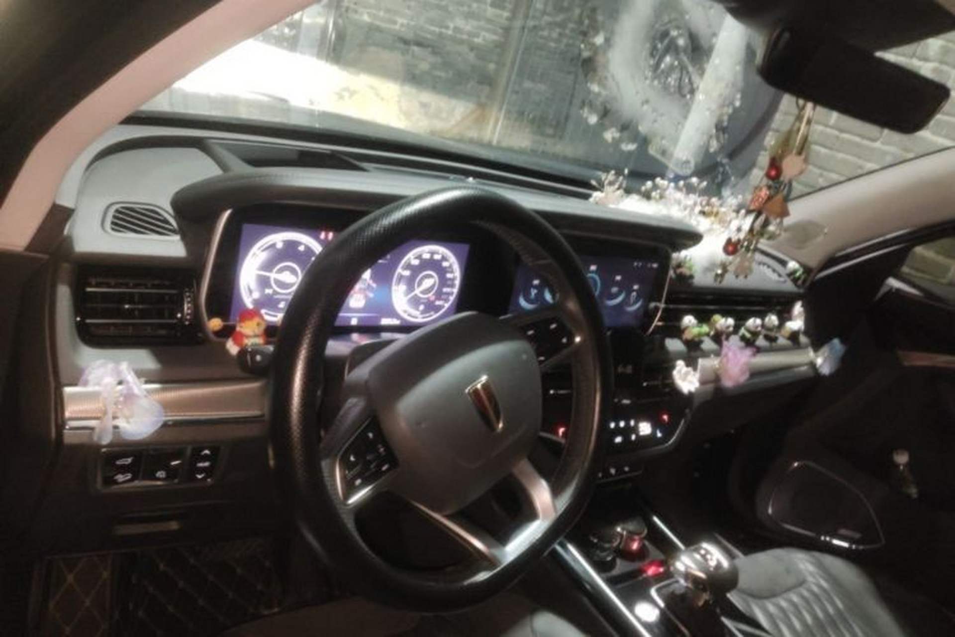 Used Hongqi HS5 2022 Revised Version 2.0T Smart Connect Flagship Edition Center Console