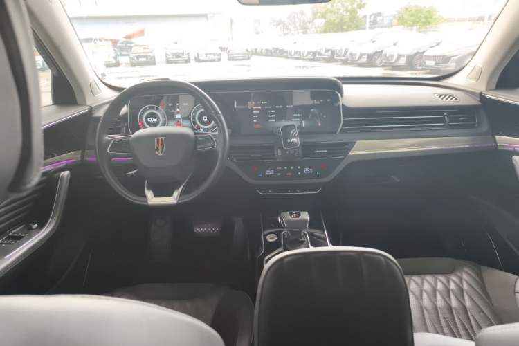 Used Hongqi HS5 2022 Revised Version 2.0T Smart Connect Flagship Edition Center Console