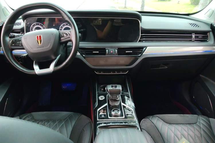 Used Hongqi HS5 2022 Facelifted Version 2.0T Smart Connect Flagship All-Wheel-Drive Edition Center Console