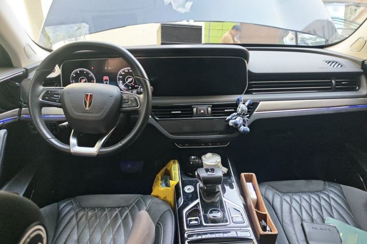 Used Hongqi HS5 2022 Revised Version 2.0T Smart Connect Flagship Edition Center Console