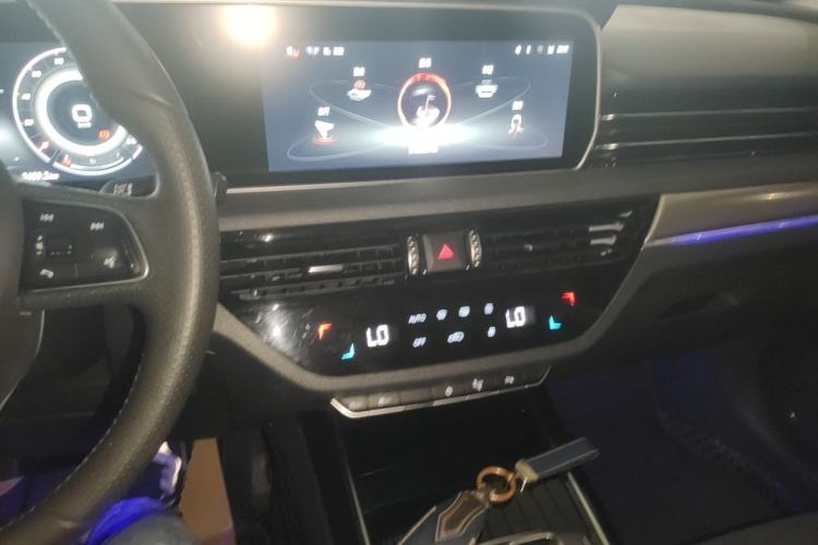 Used Hongqi HS5 2022 2.0T Smart Connect Flagship All-Wheel-Drive Version Center Console