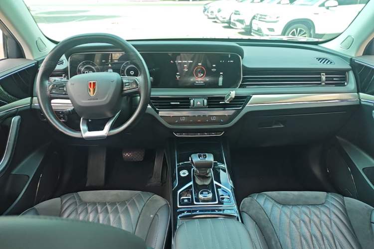 Used Hongqi HS5 2022 Facelifted Version 2.0T Smart Connect Flagship All-Wheel-Drive Edition Center Console