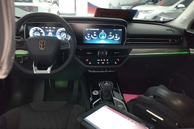 Used Hongqi HS5 2022 Facelifted Version 2.0T Smart Connect Flagship All-Wheel-Drive Edition Center Console