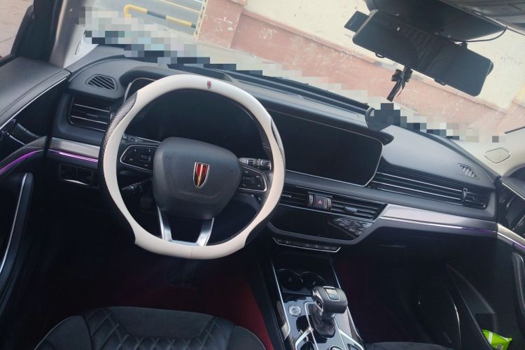 Used Hongqi HS5 2022 Facelifted Version 2.0T Smart Connect Flagship All-Wheel-Drive Edition Center Console