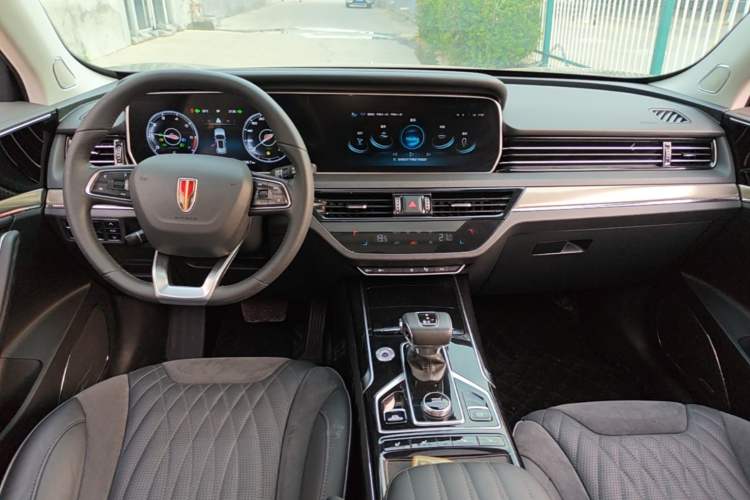 Used Hongqi HS5 2022 Revised Version 2.0T Smart Connect Flagship Edition Center Console