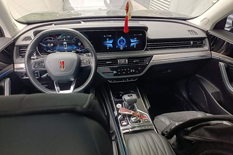 Used Hongqi HS5 2022 2.0T Smart Connect Flagship All-Wheel-Drive Version Center Console