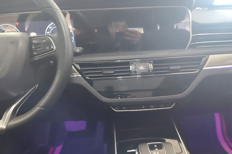 Used Hongqi HS5 2022 Revised Version 2.0T Smart Connect Flagship Edition Center Console