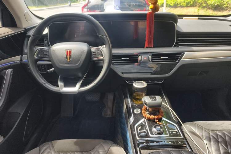 Used Hongqi HS5 2022 Facelifted Version 2.0T Smart Connect Flagship All-Wheel-Drive Edition Center Console