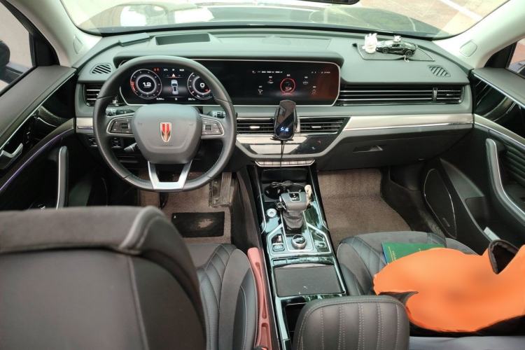 Used Hongqi HS5 2022 Revised Version 2.0T Smart Connect Flagship Edition Center Console