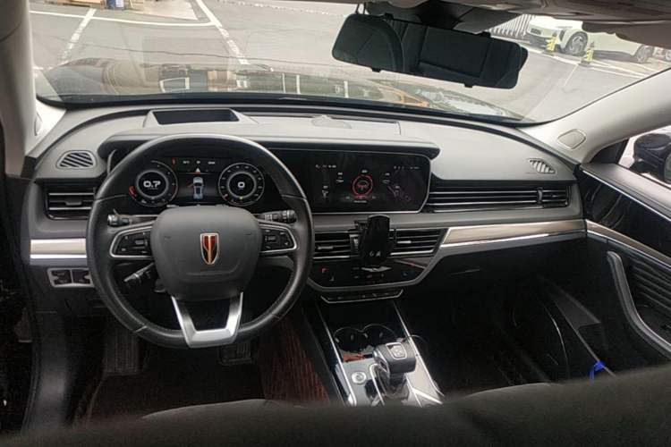 Used Hongqi HS5 2022 Revised Version 2.0T Smart Connect Flagship Edition Center Console