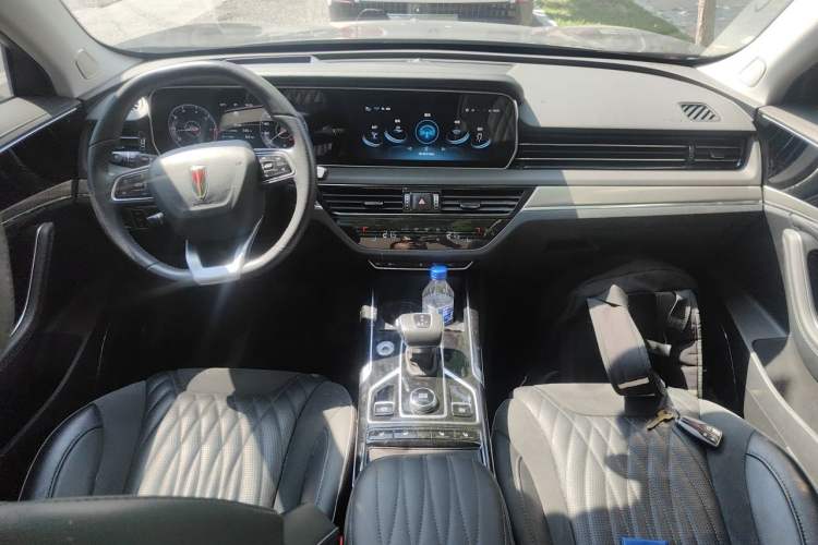 Used Hongqi HS5 2022 Revised Version 2.0T Smart Connect Flagship Edition Center Console