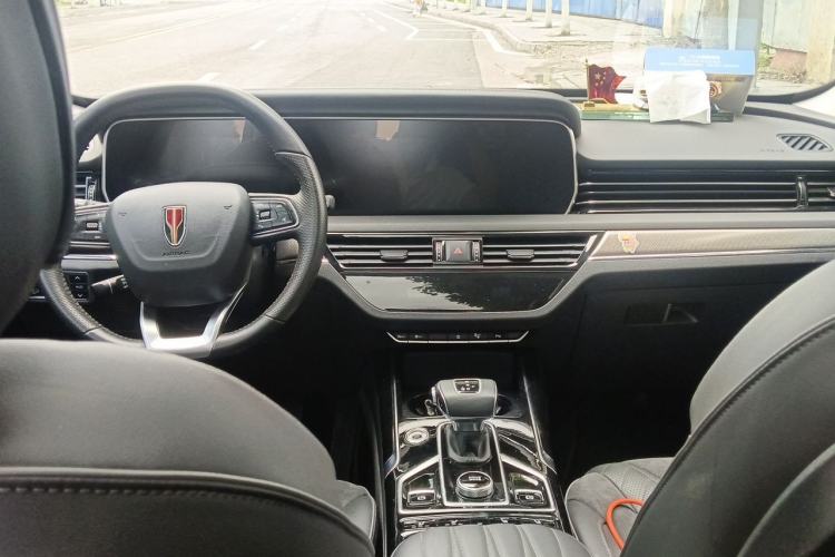Used Hongqi HS5 2022 2.0T Smart Connect Flagship All-Wheel-Drive Version Center Console