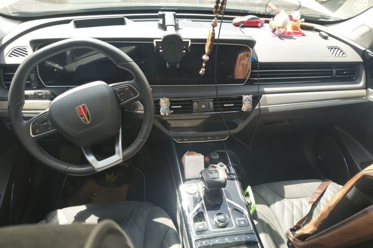Used Hongqi HS5 2022 2.0T Smart Connect Flagship All-Wheel-Drive Version Center Console
