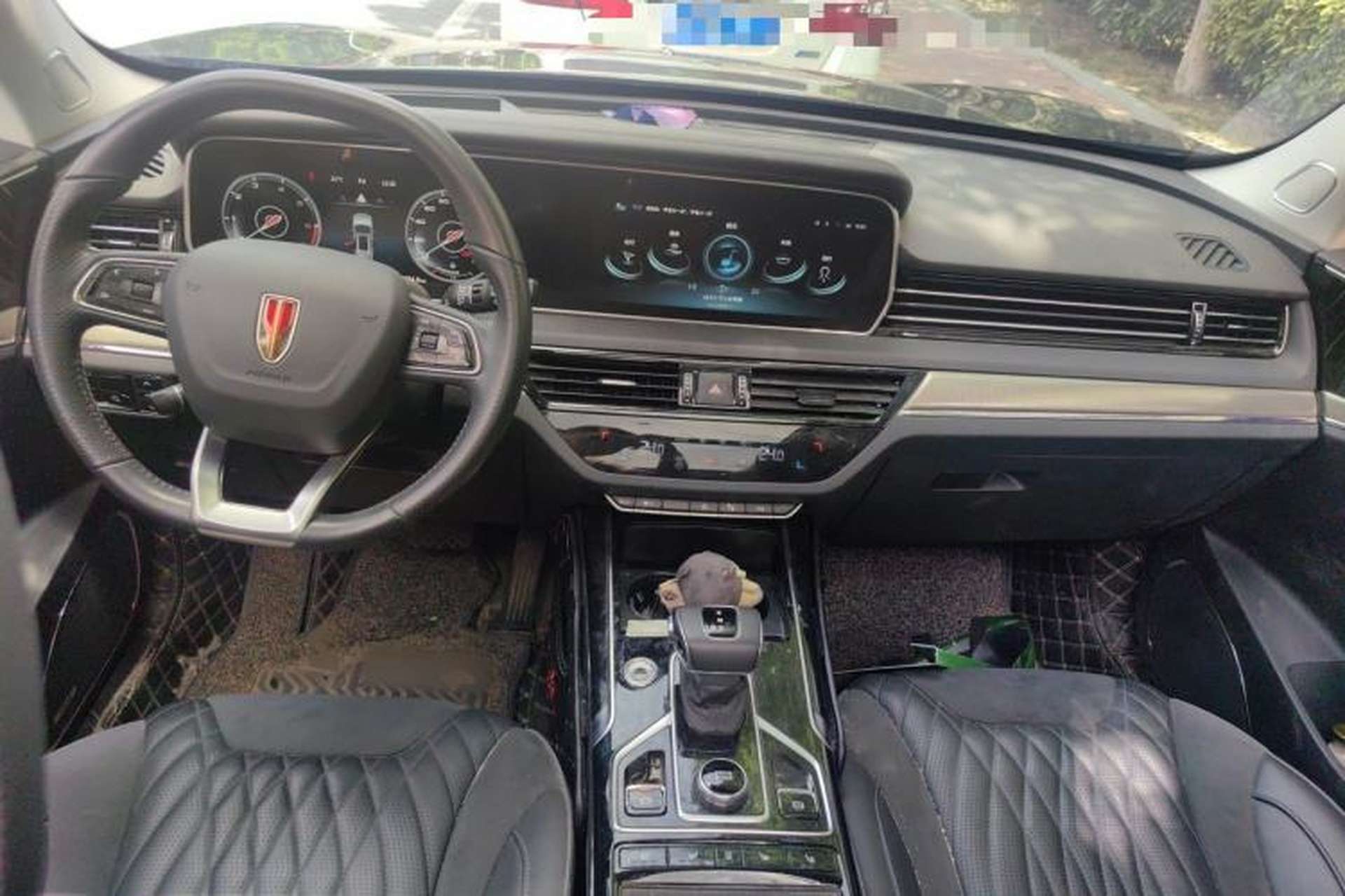 Used Hongqi HS5 2022 2.0T Smart Connect Flagship All-Wheel-Drive Version Center Console