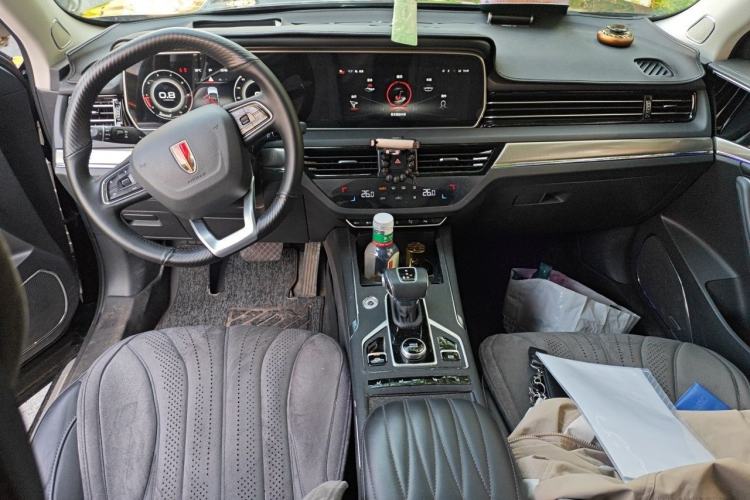 Used Hongqi HS5 2022 Facelifted Version 2.0T Smart Connect Flagship All-Wheel-Drive Edition Center Console