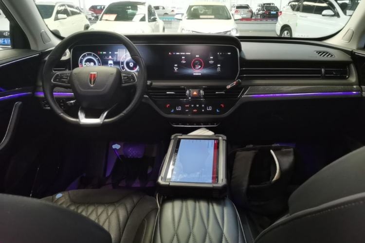 Used Hongqi HS5 2022 2.0T Smart Connect Flagship All-Wheel-Drive Version Center Console