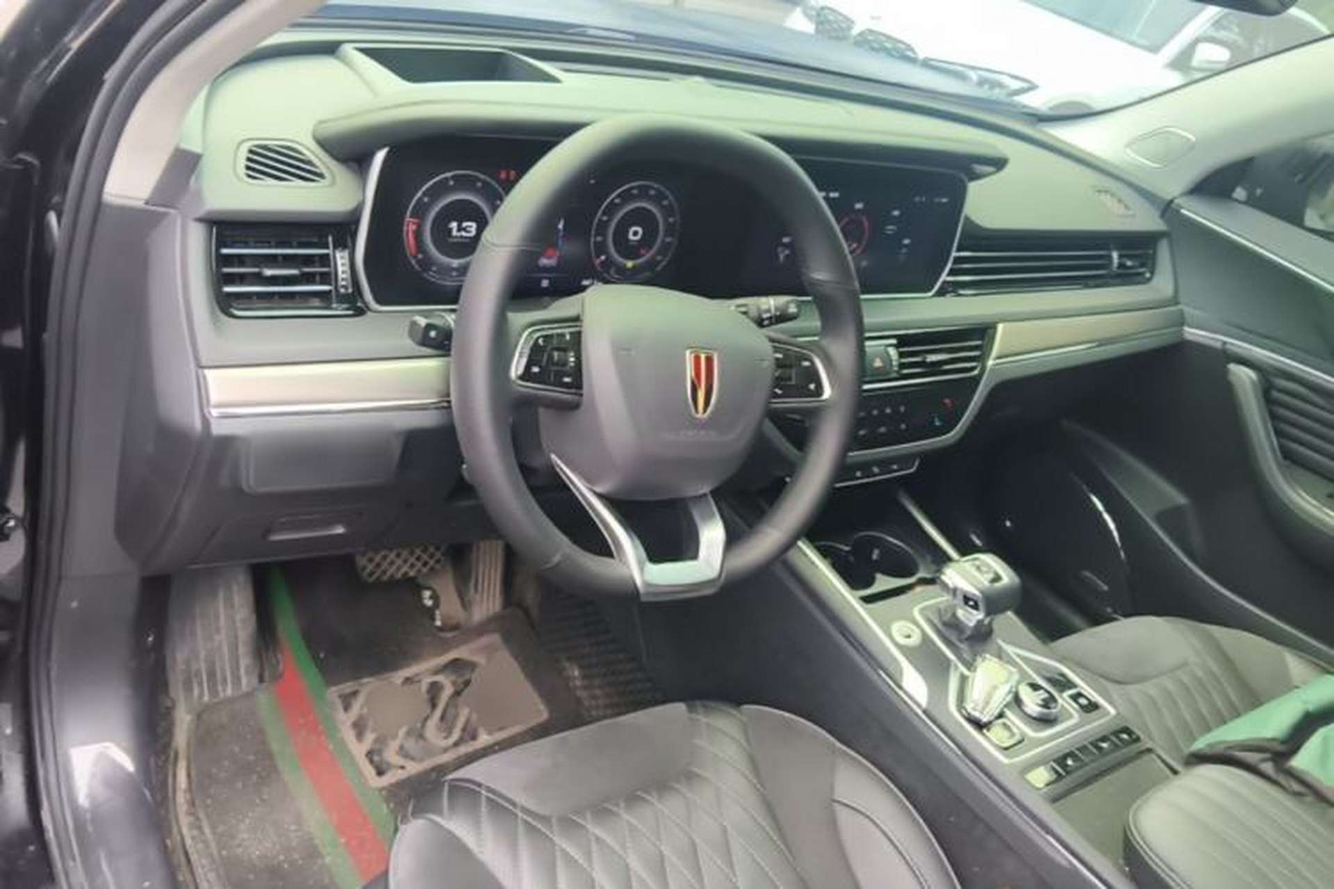 Used Hongqi HS5 2022 Revised Version 2.0T Smart Connect Flagship Edition Center Console