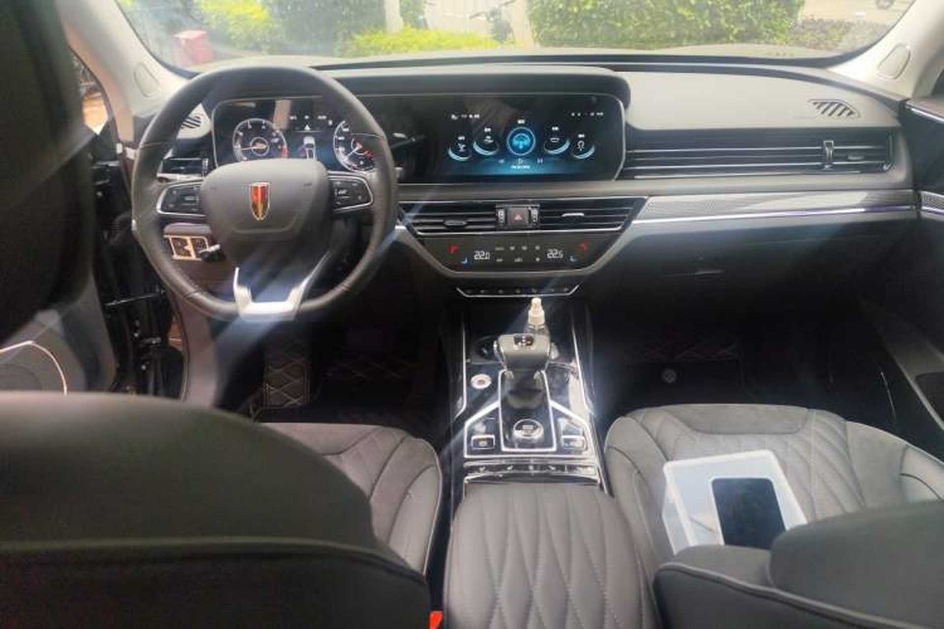 Used Hongqi HS5 2022 2.0T Smart Connect Flagship All-Wheel-Drive Version Center Console