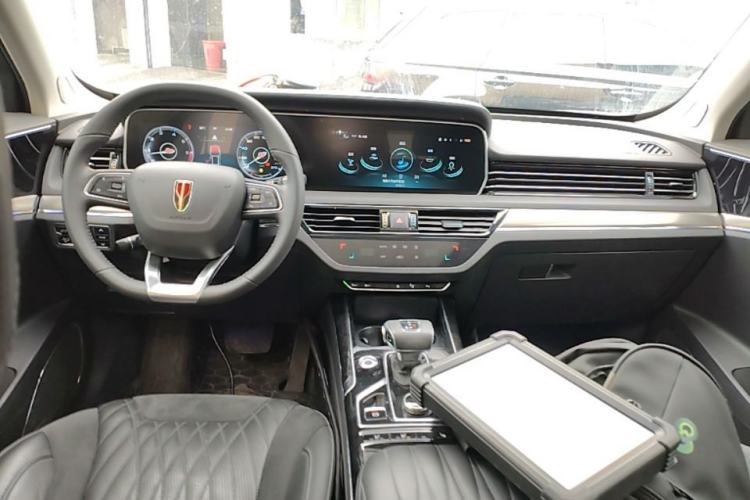 Used Hongqi HS5 2022 Facelifted Version 2.0T Smart Connect Flagship All-Wheel-Drive Edition Center Console