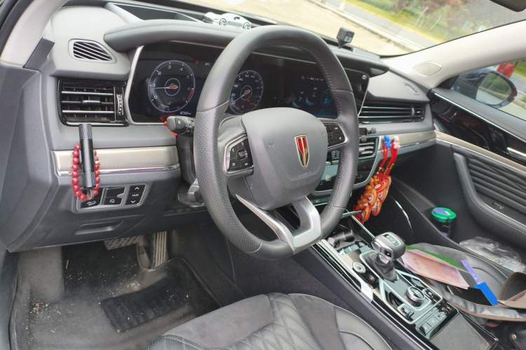 Used Hongqi HS5 2022 Revised Version 2.0T Smart Connect Flagship Edition Center Console