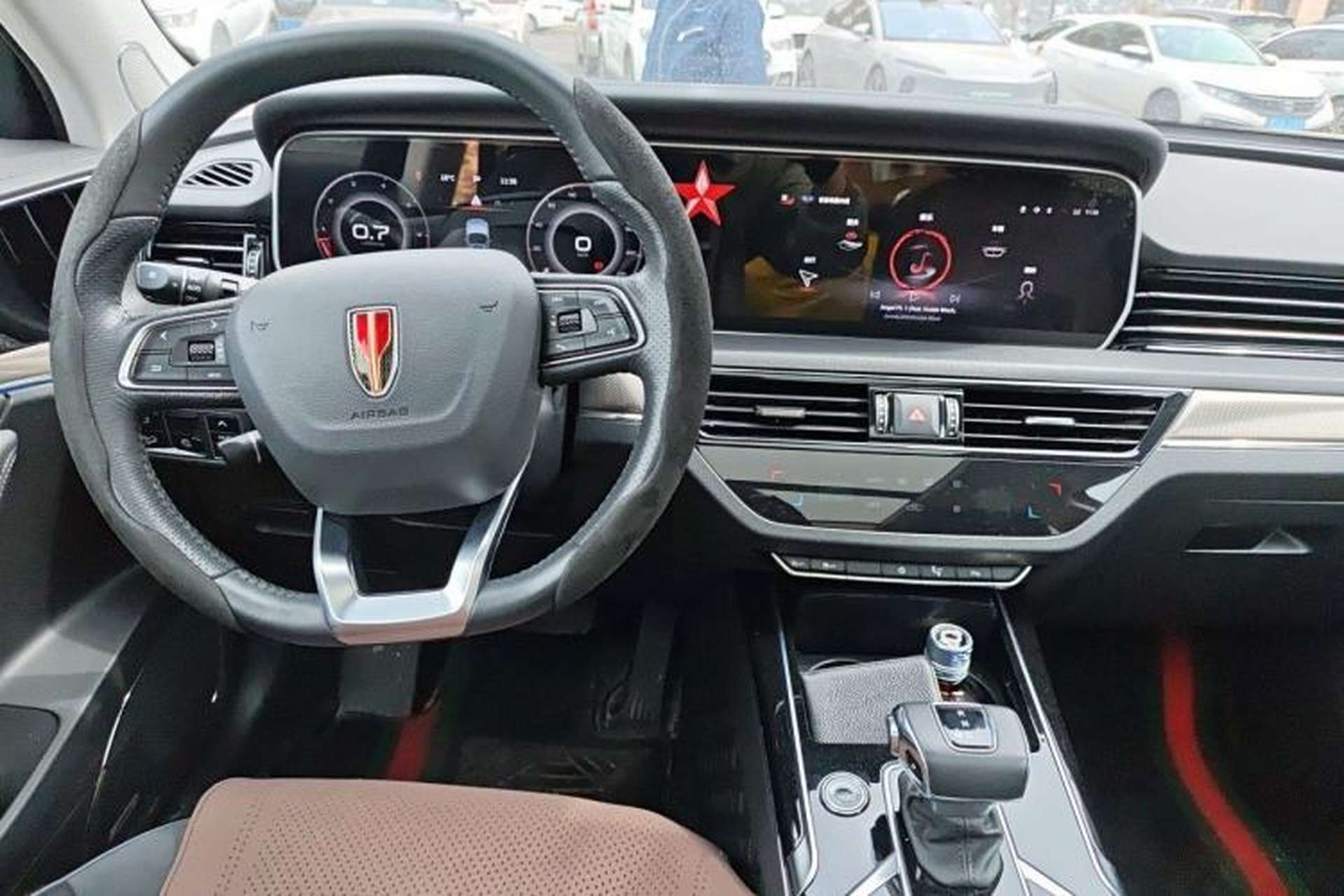 Used Hongqi HS5 2022 2.0T Smart Connect Flagship All-Wheel-Drive Version Center Console