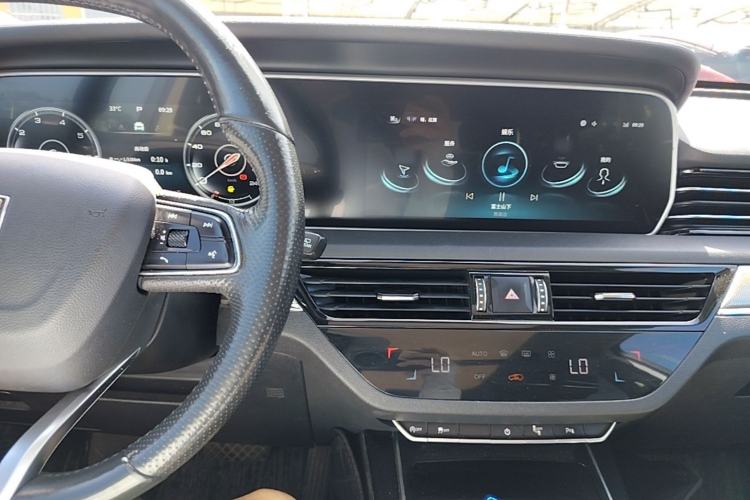 Used Hongqi HS5 2022 2.0T Smart Connect Flagship All-Wheel-Drive Version Center Console
