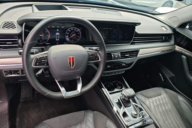 Used Hongqi HS5 2022 Facelifted Version 2.0T Smart Connect Flagship All-Wheel-Drive Edition Center Console
