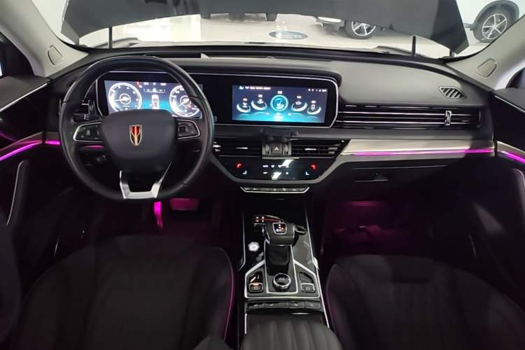 Used Hongqi HS5 2022 Revised Version 2.0T Smart Connect Flagship Edition Center Console