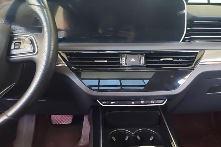Used Hongqi HS5 2022 Facelifted Version 2.0T Smart Connect Flagship All-Wheel-Drive Edition Center Console